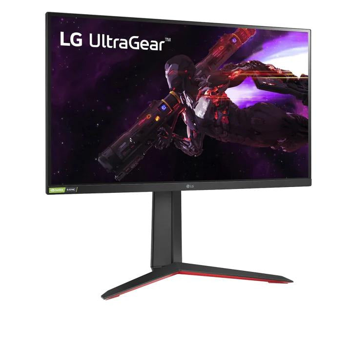 LG 27GP850P Gaming Monitor előlnézetben enyhén jobbra fordítva, talpon. A kijelzőn a főhős robot repül az űrben és lg ultragear logó.