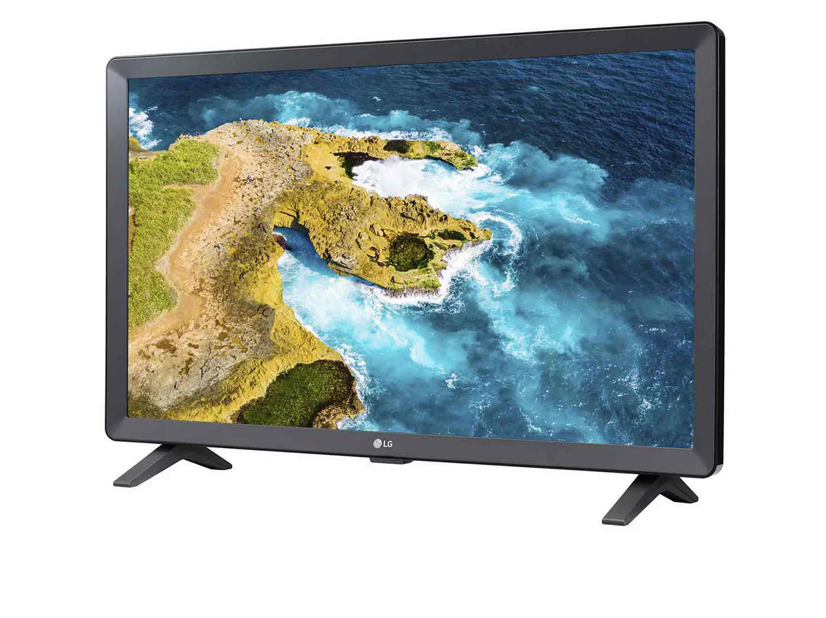 LG 28TQ525S-PZ Smart TV Monitor előlnézetben talpon, enyhén balra fordítva. A kijelzőn sziklás óceán part.