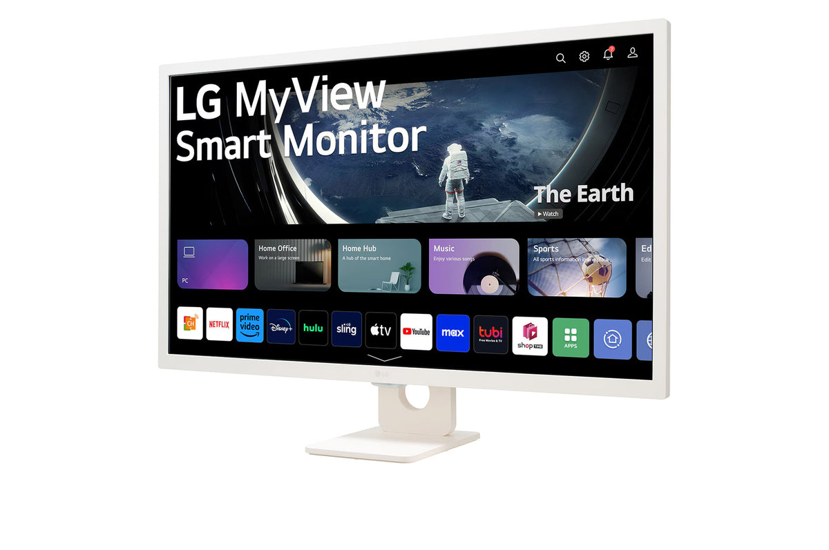 LG 32SR50F-W Monitor előlnézetben enyhén balra fordítva, talpon. A kijelzőn WebOS kezdőképernyő és myview logó.