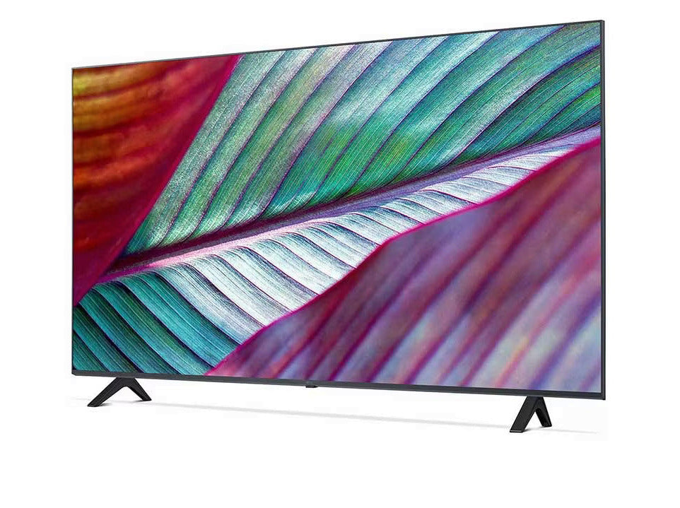LG 43UR7800 4K Smart TV előlnézetben talpon, enyhén balra fordítva. A kijelzőn lilás zöld növényi levél.