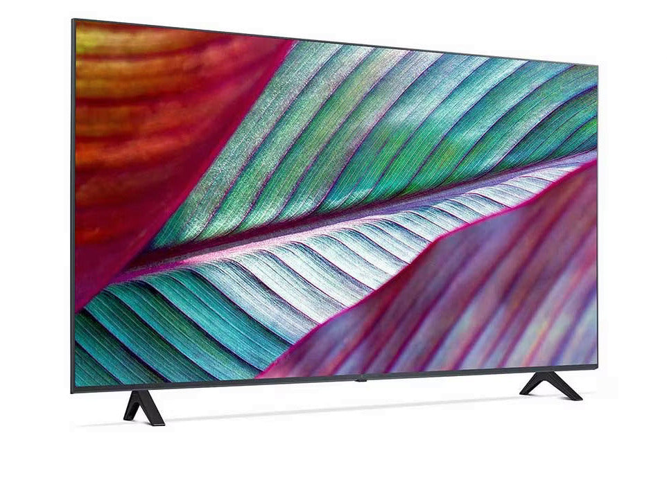 LG 43UR7800 4K Smart TV előlnézetben talpon, enyhén jobbra fordítva. A kijelzőn lilás zöld növényi levél és LG UHD Ai ThinQ logó..