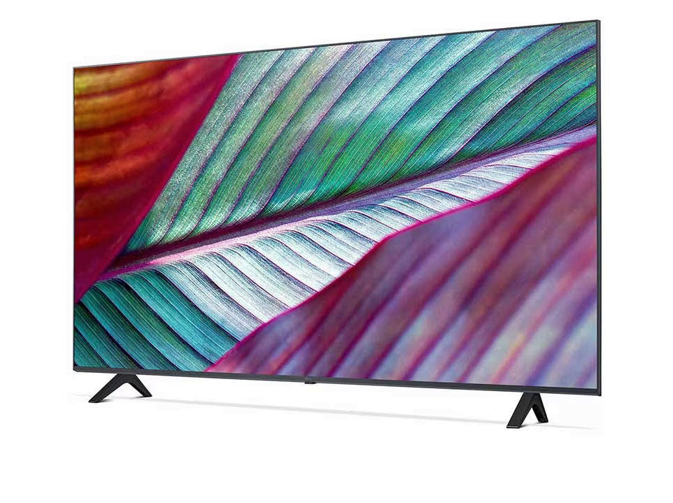 LG 50UR7800 4K Smart TV előlnézetben talpon, enyhén balra fordítva. A kijelzőn lilás zöld növényi levél.