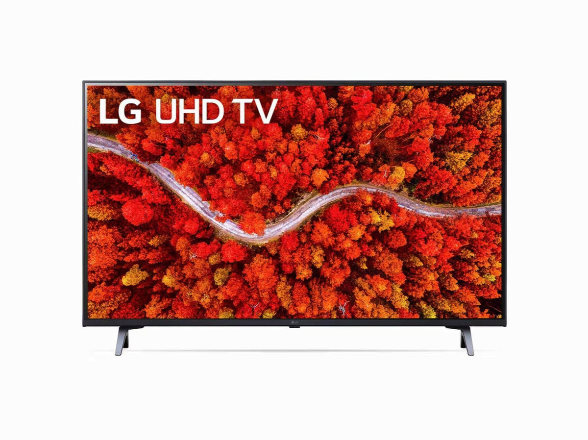 LG 70UP8000 4K Smart TV előlnézetben, talpon. A kijelzőn sárgás piros őszi lombkorona tájkép.