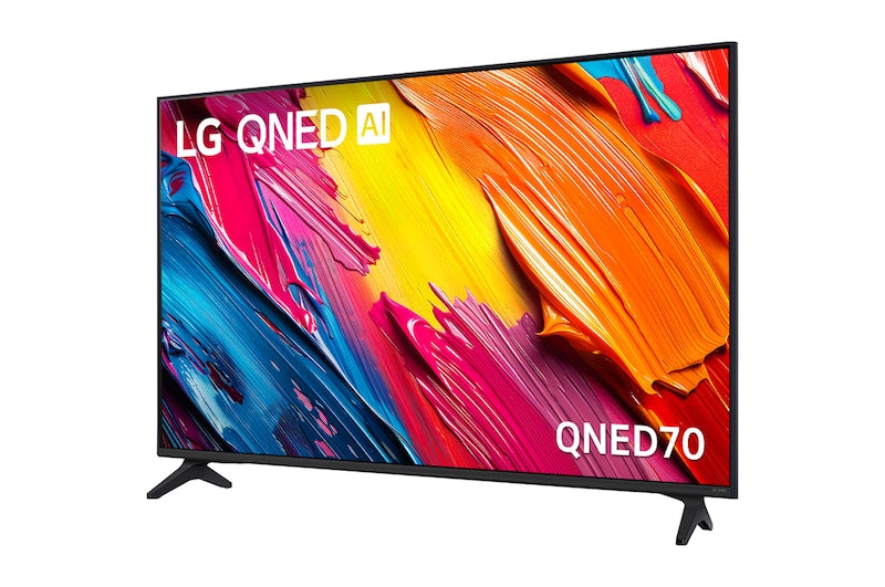 LG 50QNED70A Televízió előlnézetben talpon, enyhén balra fordítva. A kijelzőn színes festék nyomok és qned ai logó.
