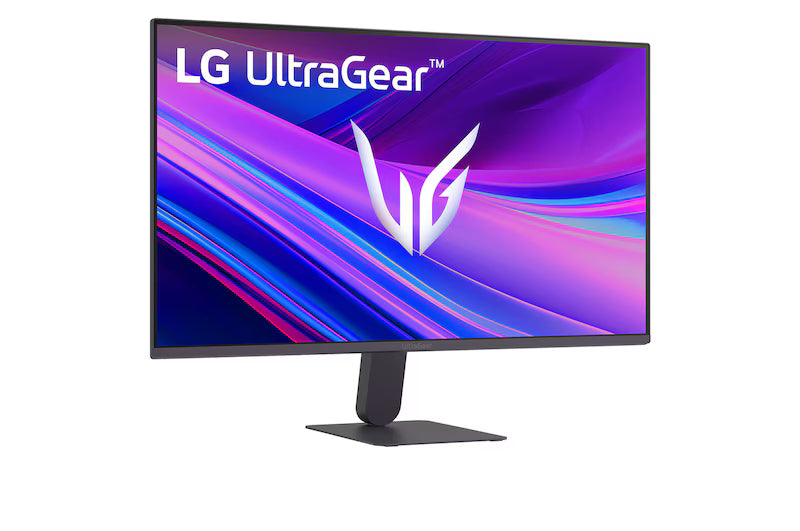 LG 24G411U-B Monitor előlnézetben talpon, enyhén jobbra fordítva. A kijelzőn kékes lila absztrakt ábra és ultragear logó.