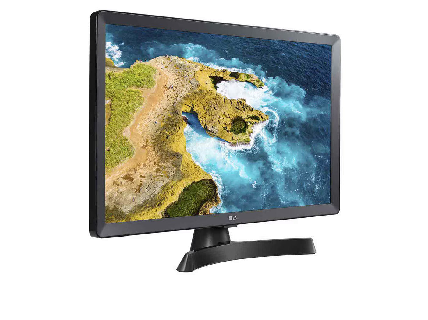 LG 24TQ510S-PZ Smart TV Monitor előlnézetben talpon, jobbra fordítva. A kijelzőn sziklás óceán part.