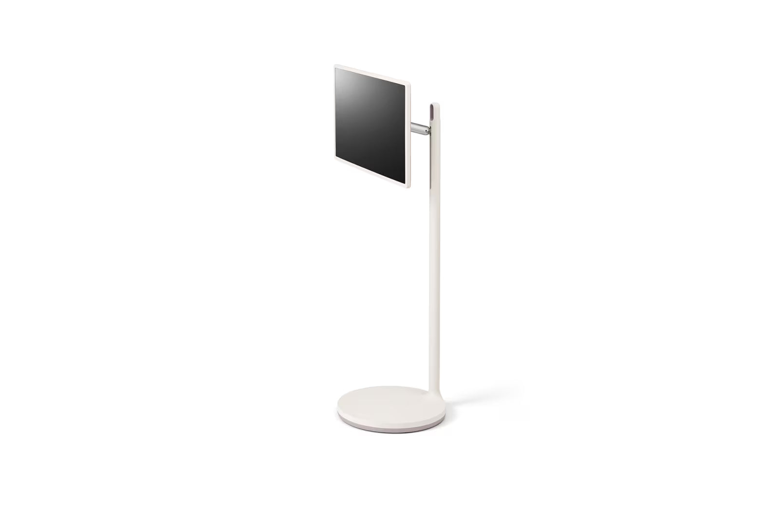 LG 27ART10AKPL Monitor előlnézetben, balra fordítva, állványon.