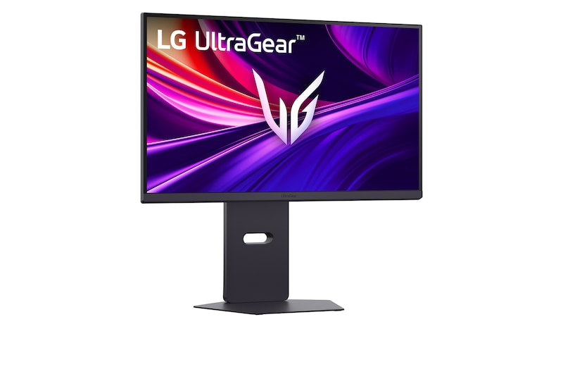 LG 27G850A-B Monitor előlnézetben enyhén jobbra fordítva, talpon. A kijelzőn kékes lila absztrakt ábra és ultragear logó.