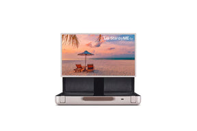 LG 27LX5QKNA monitor előlnézetben, megmelve. A kijelzőn lg standbyme go logó és tengerpart.