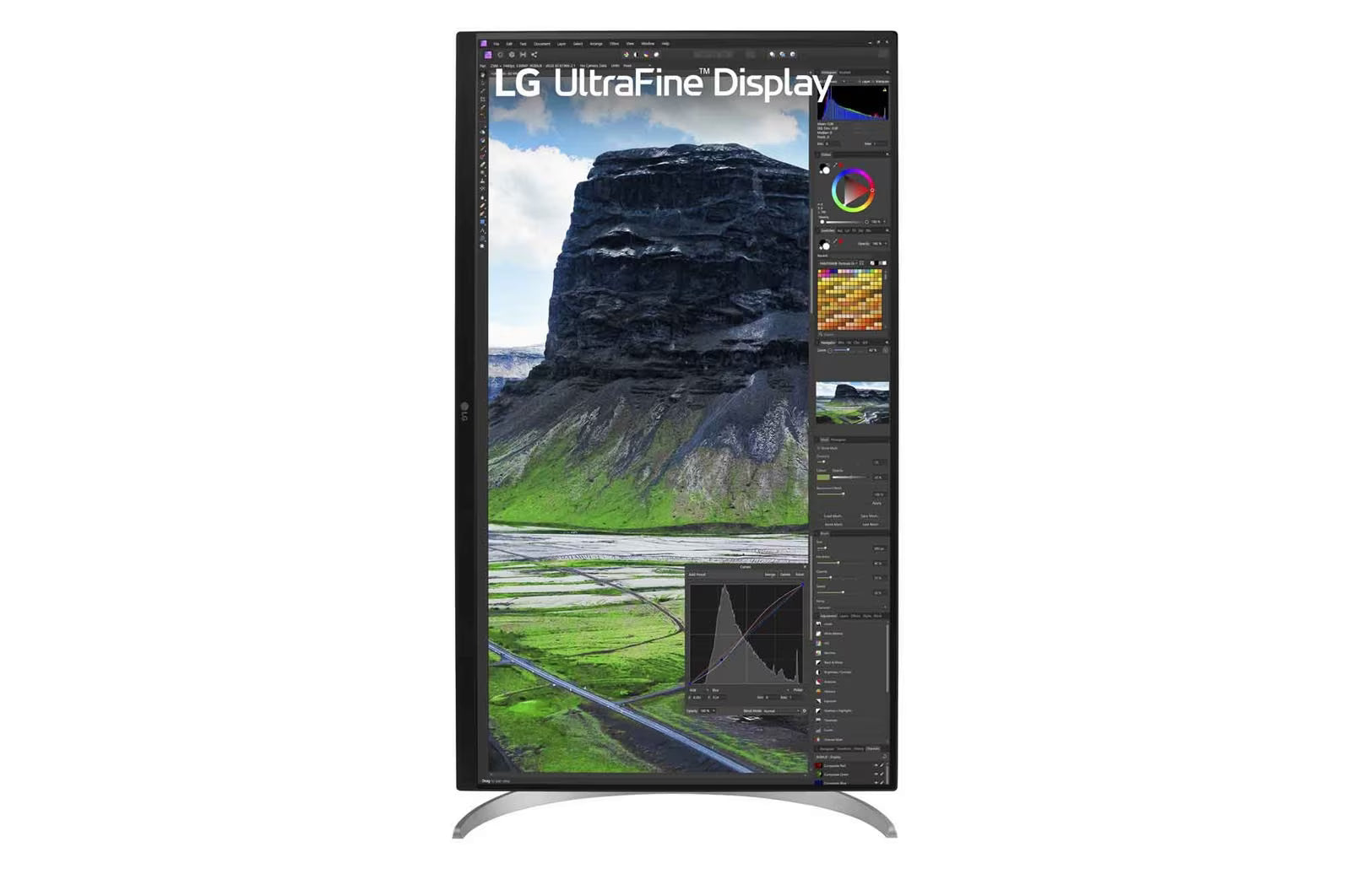 LG 27UQ850V-W Monior előlnézetben talpon, pivot módban elforgatva. A kijelzőn photoshop munkafolyamat és lg ultrafine logó.