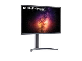 LG 32EP950-B 4K OLED Monitor előlnézetben enyhén jobbra fordítva, talpon. A kijelzőn világűr és galaxisok lg ultrafine display oled pro logóval.