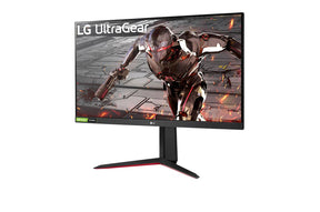 LG 32GN550-B monnitor előlnézetben enyhén balra fordítva, talpon. A kijelzőn robot harcol fegyverrel a kezében.