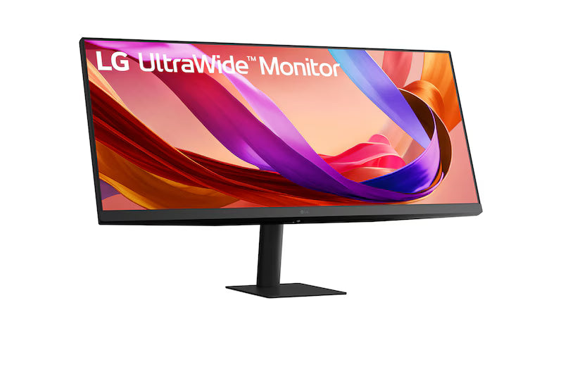 LG 34U511A-B Monitor előlnézetben talpon, enyhén jobbra fordítva és felfelő döntve. A kijelzőn lg ultrawide logó.