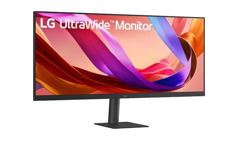 LG 34U511A-B Monitor előlnézetben talpon, enyhén jobbra fordítva. A kijelzőn lg ultrawide logó.
