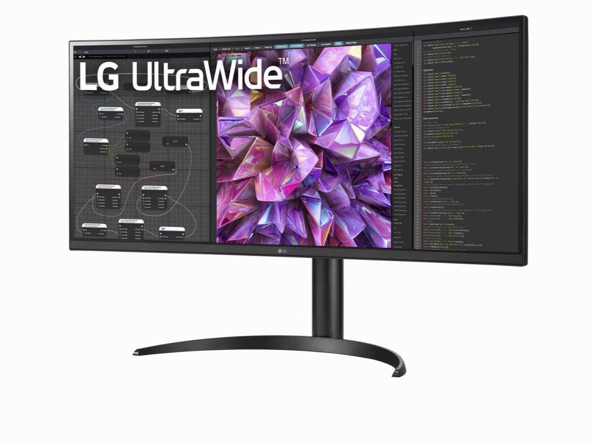 LG 34WQ75X-B Monitor előlnézetben enyhén balra fordítva, talpon. A kijelzőn webfejlesztés és lg ultrawide logó.
