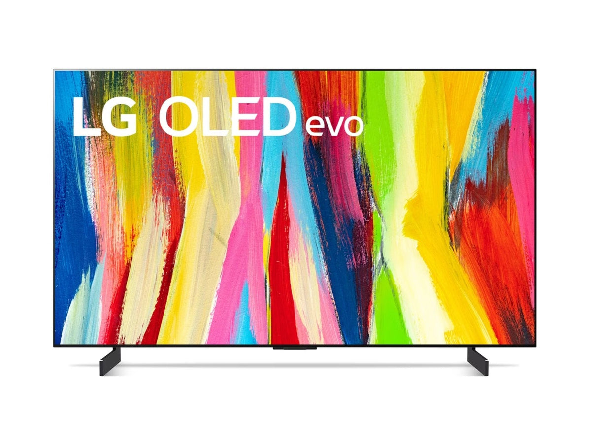 LG 42C2 OLED EVO televízió előlnézetben talpon, a kijelzőn színes festmény.