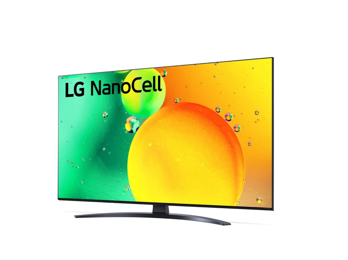 LG 43NANO763QA 4K NanoCell Smart TV előlnézetben enyhén balra fordítva, talpon. A kijelzőn zöld-sárga folyadék keveredik és lg nanocell logó.