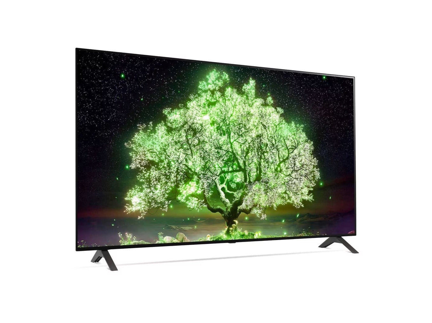 LG 48A1 OLED televízió előlnézetben enyhén jobbra fordítva talpon, a kijelzőn csillagos égbolt és zölden világító fa.