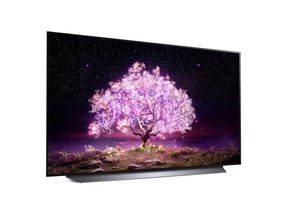 LG 48C1 OLED televízió előlnézetben enyhén jobbra fordítva talpon, a kijelzőn csillagos égbolt és rózsaszínben világító fa.