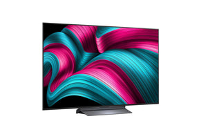 LG 48C5 OLED Televízió előlnézetben, talpon, enyhén jobbra fordítva. A kijelzőn pirosas kék absztrakt ábrák.