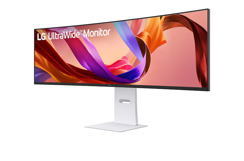 LG 49U950A-W Monitor előlnézetben talpon, enyhén balra fordítva. A kijelzőn ultrawide monitor logó és színes selyemszalagok.