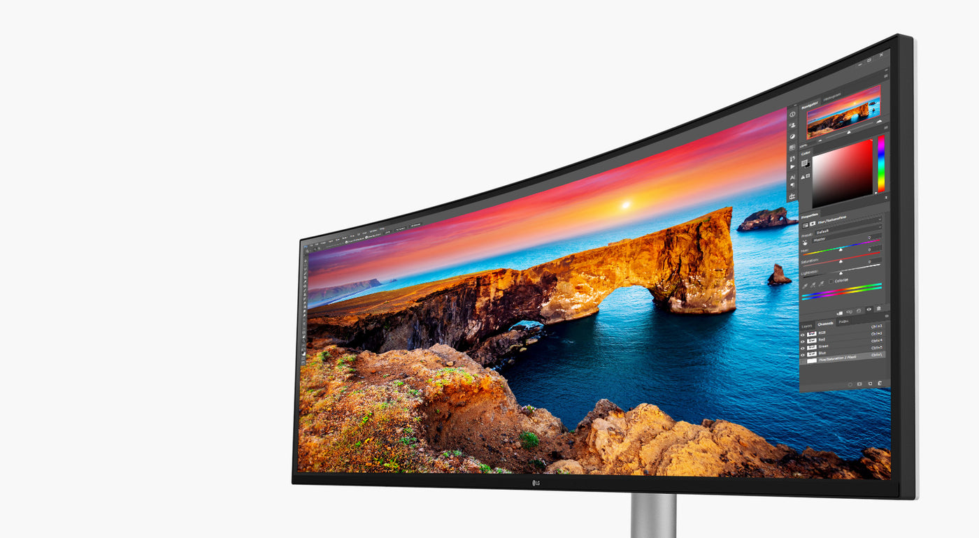 LG 49WQ95C-W Monitor színhűsége és HDR 400 technológiája egy sziklás tengerparti naplementés fotóval prezentálva photoshopban megnyitva.
