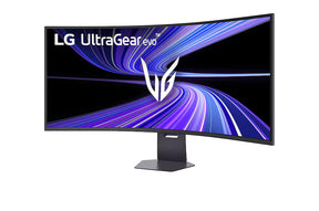 LG 52G930B Monitor előlnézetben talpon, enyhén balra fordítva. A kijelzőn lilás kék absztrakt ábra és lg ultragear evo logó.