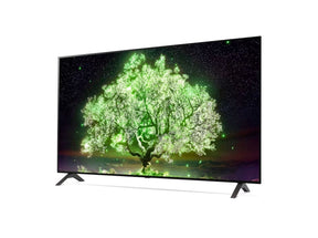 LG 55A1 OLED televízió előlnézetben enyhén balra fordítva talpon, a kijelzőn csillagos égbolt és zölden világító fa.