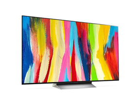 LG 55C2 OLED EVO televízió előlnézetben enyhén jobbra fordítva talpon, a kijelzőn színes festmény.