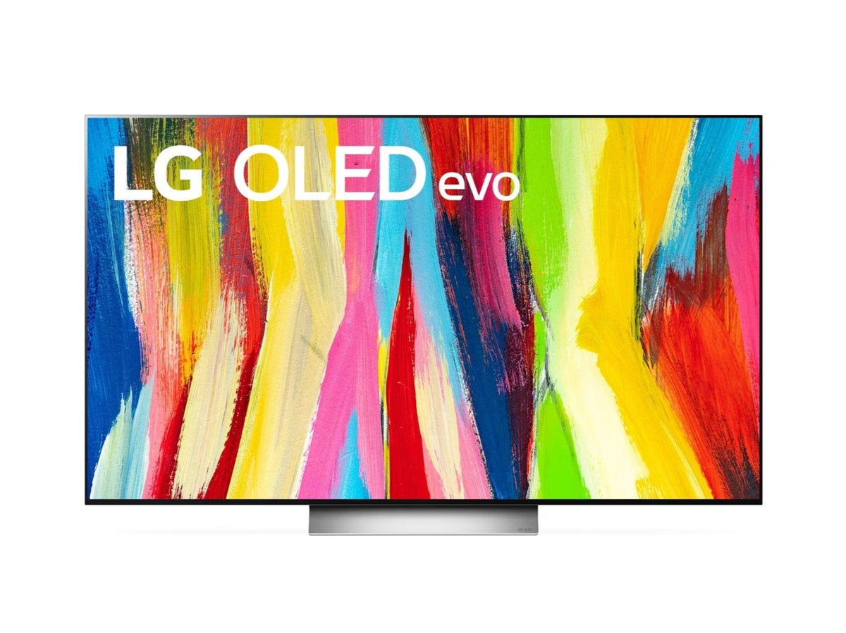 LG 55C2 OLED EVO televízió előlnézetben talpon, a kijelzőn színes festmény.