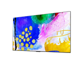 LG 55G2 OLED evo televízió előlnézetben enyhén balra fordítva, a kijelzőn színes festmény.