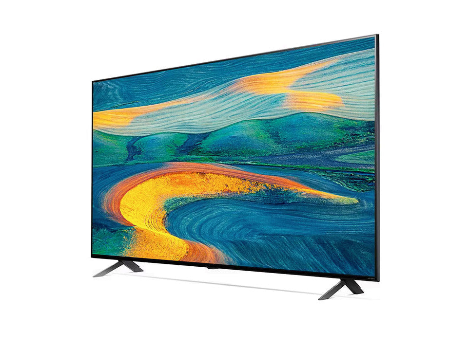 LG 55QNED7S3QA 4K Smart TV előlnézetben enyhén balra fordítva, talpon. A kijelzőn sárgás kék festmény.