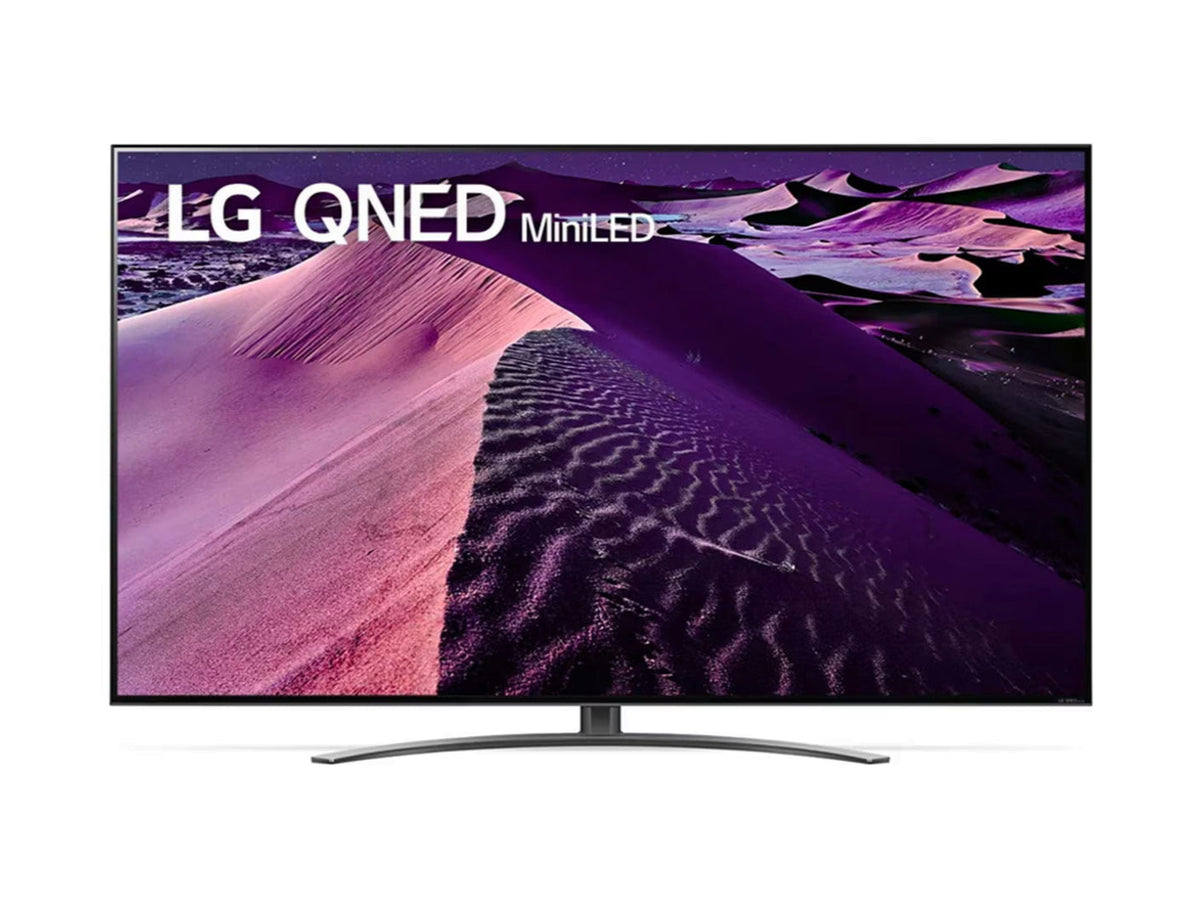 LG 55QNED863QA 4K MiniLED Gaming TV előlnézetben, talpon. A kijelzőn éjszakai sivatag tájkép.