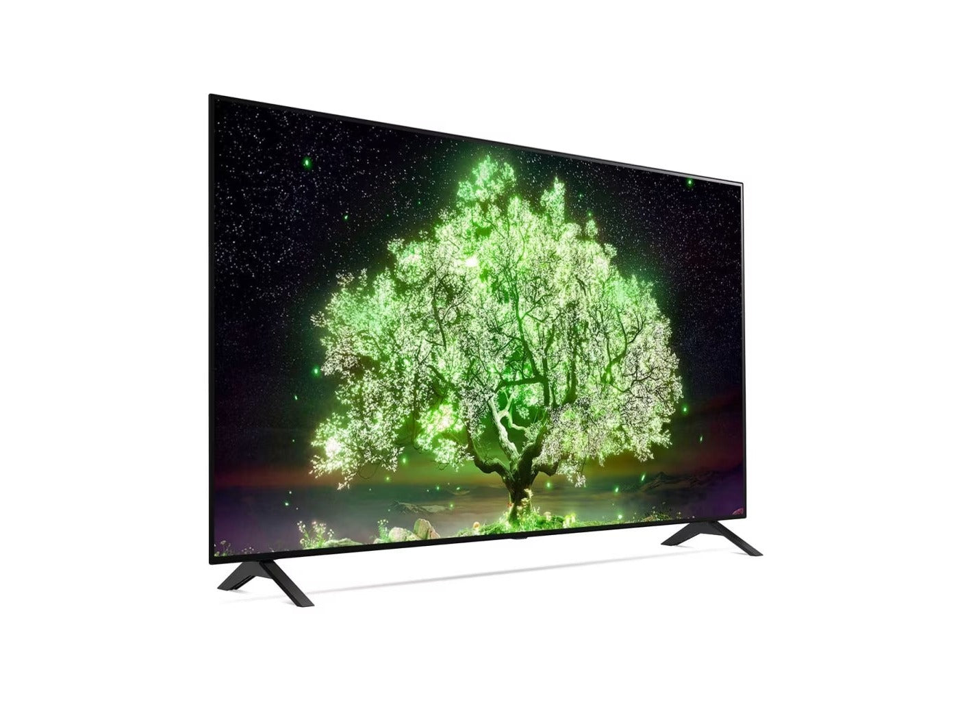 LG 65A1 OLED televízió előlnézetben jobbra fordítva talpon, a kijelzőn csillagos égbolt és zölden világító fa.