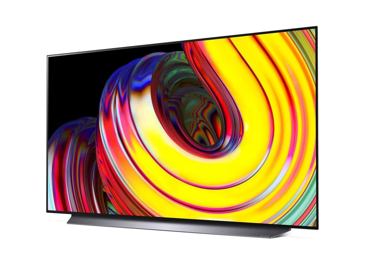 LG 65CS oled televízió talpon, enyhén balra fodítva lilás sárga árnyalatú absztrakt ábra a kijelzőn.