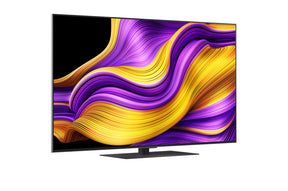 LG 65G5 OLED Televízió előlnézetben talpon, enyhén jobbra fordítva. A kijelzőn sárgás lila absztrakt ábra.
