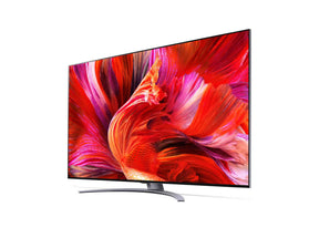 LG 65QNED963PA 8K MiniLED Gaming TV előlnézetben enyhén balra fordítva, talpon. A kijelzőn sárgás piros árnyalatok keverednek.