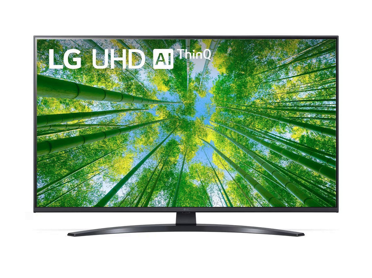 LG 75UQ8100 4K Smart TV előlnézetben, talpon. A kijelzőn sárgás zöld bambusz erdő és lg uhd thinq ai logó.