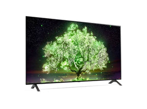 LG 77A1 OLED televízió előlnézetben enyhén jobbra fordítva talpon, a kijelzőn csillagos égbolt és zölden világító fa.