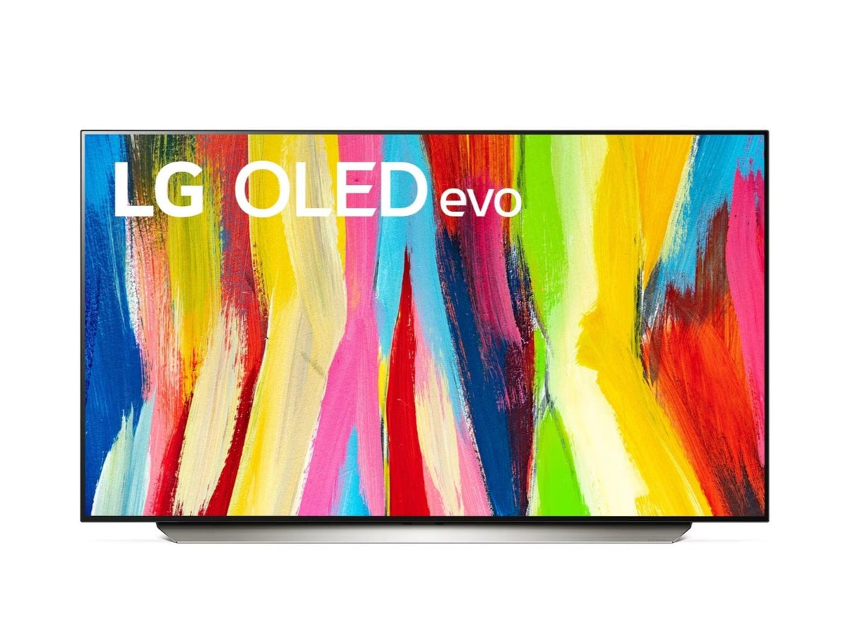 LG 83C2 OLED EVO televízió előlnézetben talpon, a kijelzőn oled evo logó és színes festmény.
