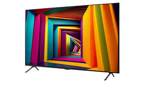 LG 98UT9100 televízió előlnézetben talpon ,enyhén balra fordítva. A kijelzőn színes absztrakt kép.