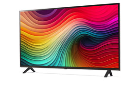 LG 43NANO81T3A televízió előlnézetben talpon, enyhén balra fordítva.