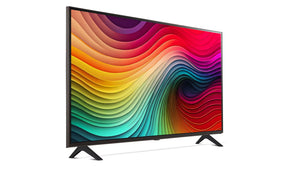 LG 55NANO81T3A televízió előlnézetben talpon, jobbra fordítva.