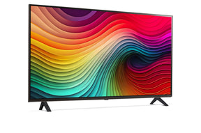 LG 50NANO81T3A televízió előlnézetben talpon, enyhén jobbra fordítva.