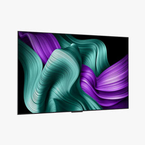 LG M5 OLED televízió előlnézetben, enyhén jobbra fordítva.