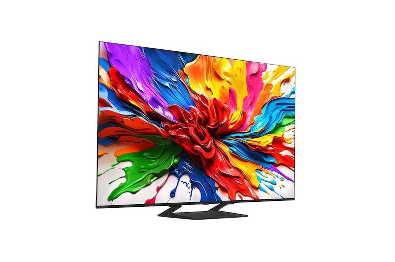 LG 85QNED93A televízió előlnézetben talpon, jobbra fordítva. A kijelzőn színes festék keverék.