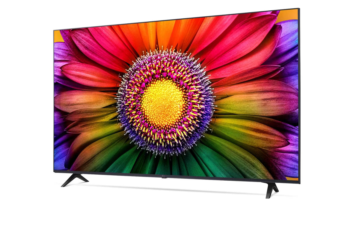 LG 55UR8000 4K Smart TV előlnézetben talpon, enyhén balra fordítva. A kjielzőn élénk színes virág.