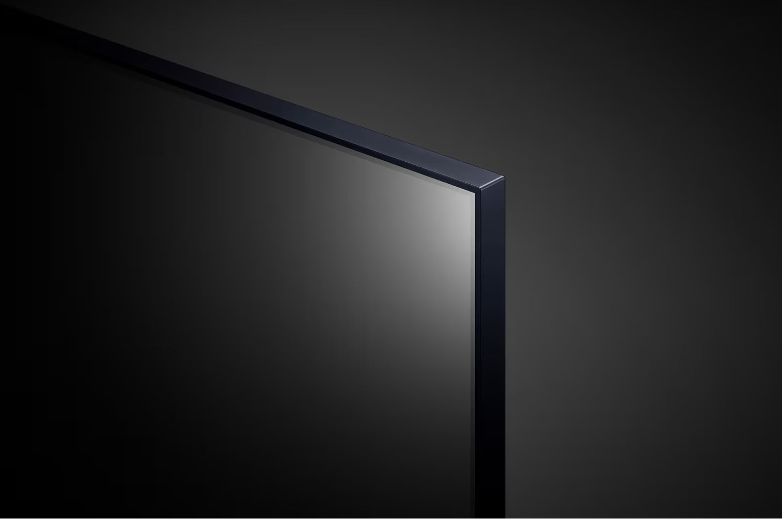 LG 55UR8000 4K Smart TV vékony kávája közelről.