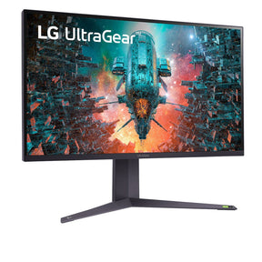 LG 32" UltraGear 4K UHD 144Hz 1ms Nano IPS ATW Paneles Gamer Monitor előlnézet enyhén jobbra fordítva, 32GQ950